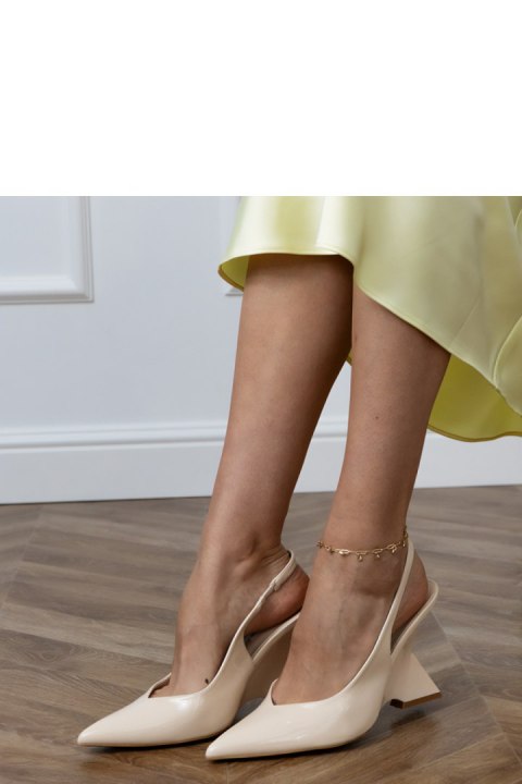 Czółenka Model Kokkes E30072 Beige - PRIMO