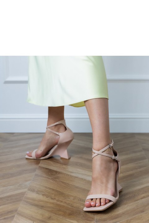 Sandały Model Saros E30071 Beige - PRIMO